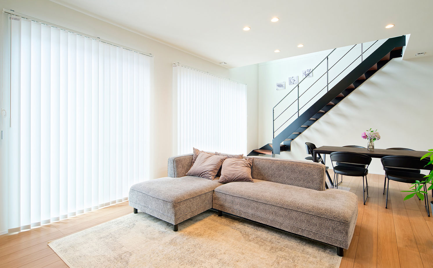 アサヒグローバルホーム 【2000万円台/間取り/40坪台/ガレージ】飽きのこないシンプルデザイン。スタイリッシュなガレージハウスの建築実例画像2