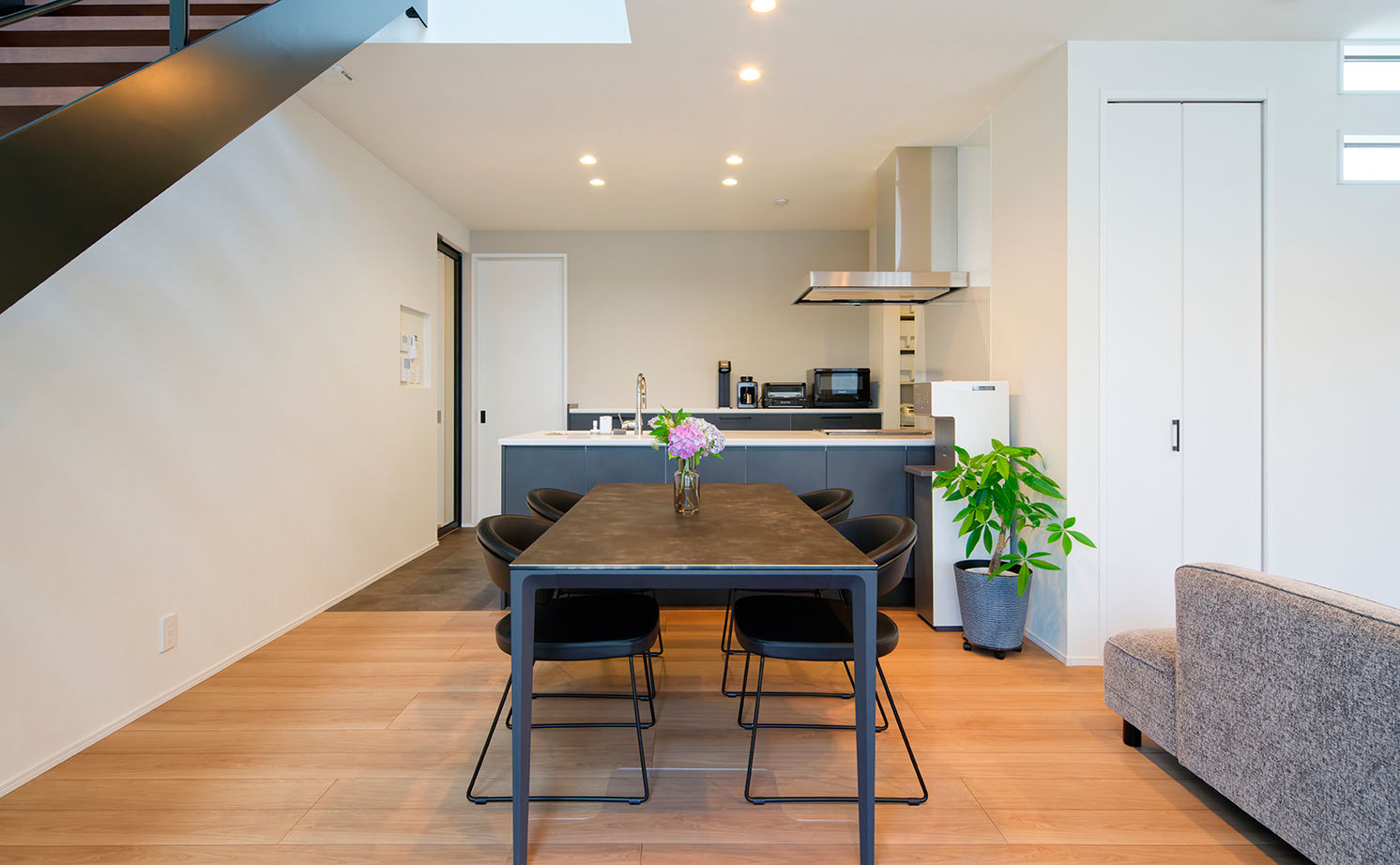 アサヒグローバルホーム 【2000万円台/間取り/40坪台/ガレージ】飽きのこないシンプルデザイン。スタイリッシュなガレージハウスの建築実例画像6