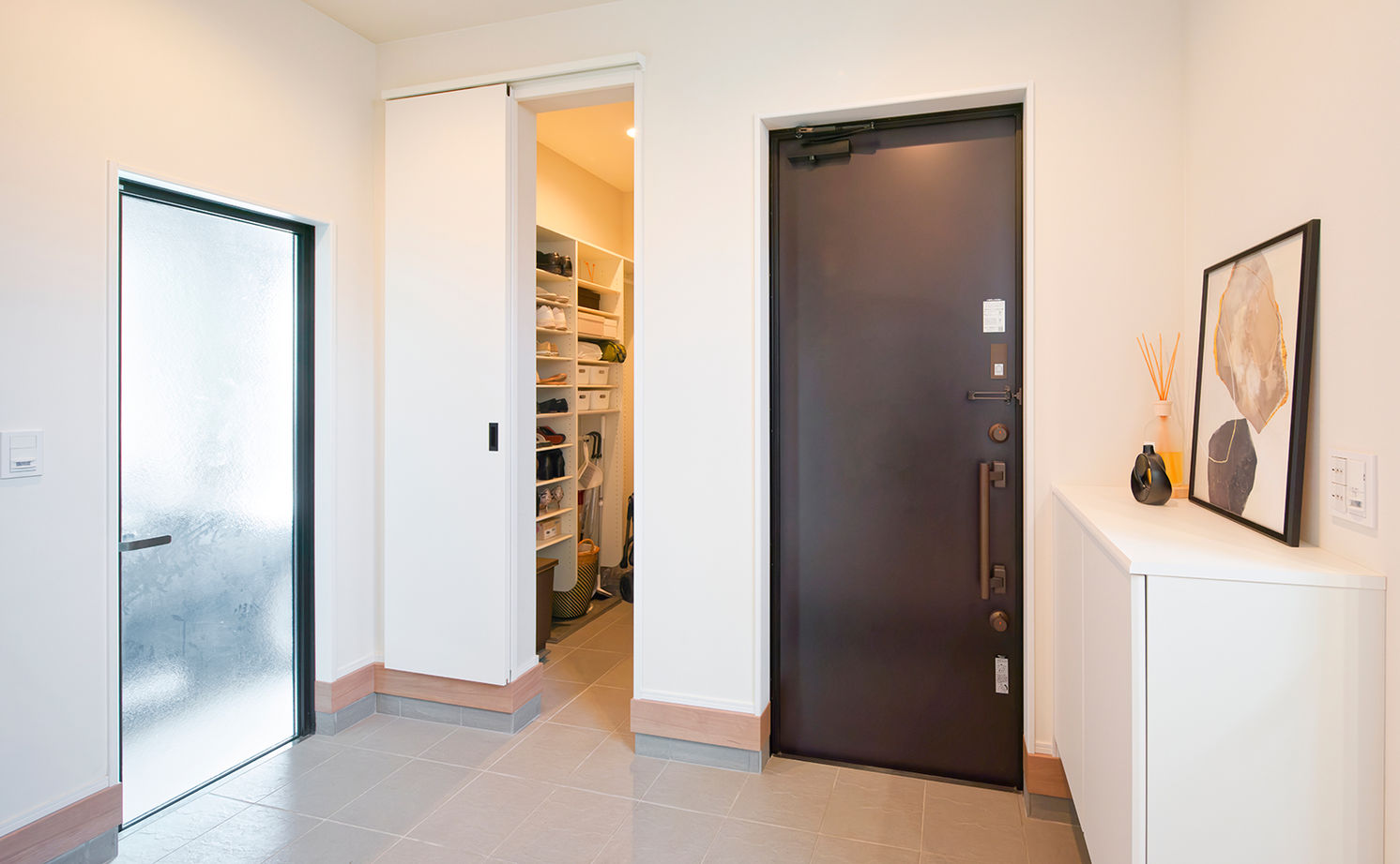 アサヒグローバルホーム 【2000万円台/間取り/40坪台/ガレージ】飽きのこないシンプルデザイン。スタイリッシュなガレージハウスの建築実例画像11