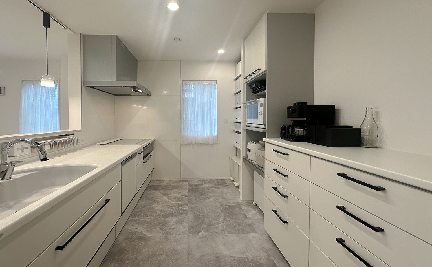 アサヒグローバルホーム 【2000万円台/30坪台/ガレージ/3階建て】狭小地に建てた3階建てビルドインガレージ住宅の建築実例画像3