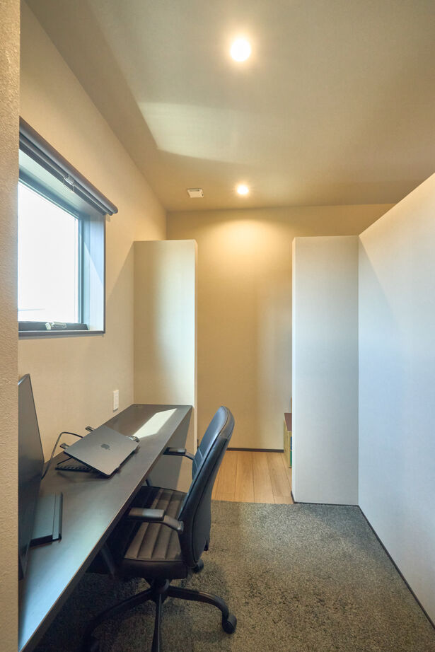 アサヒグローバルホーム 【西尾市/間取り/40坪台/ビルトインガレージ】大窓LDKから愛車を望む。快適デザインのホテルライクな家の建築実例画像8