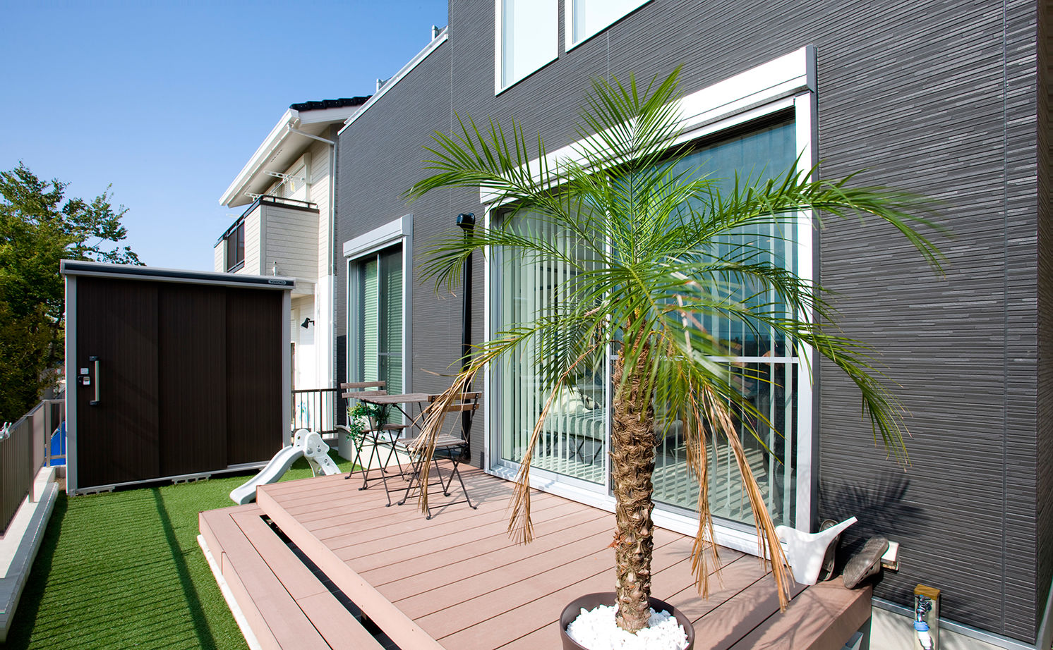 アサヒグローバルホーム 【1000万円台/間取り/40坪台/吹抜リビング/スタイリッシュ外観】屋上バルコニーでBBQ 長年の理想を叶えた家の建築実例画像6