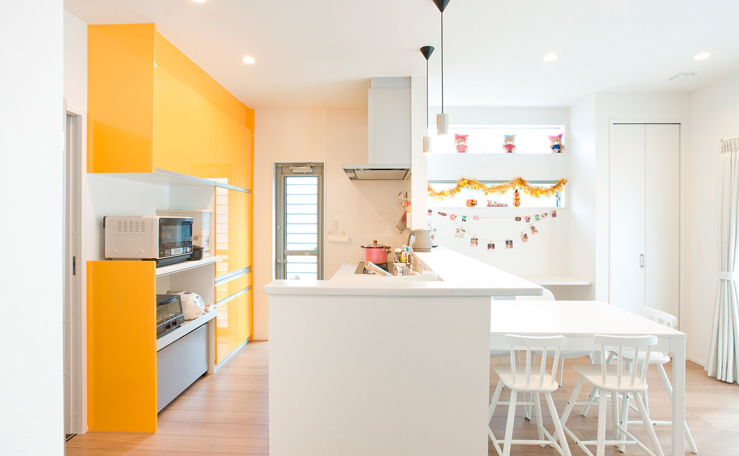 アサヒグローバルホーム 【横並び３口のコンロ×記念手形】回遊型の間取りで子育てがスムーズに「決め手は営業さんへの信頼です」の建築実例画像