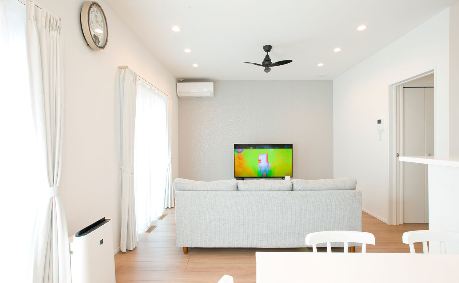 アサヒグローバルホーム 【横並び３口のコンロ×記念手形】回遊型の間取りで子育てがスムーズに「決め手は営業さんへの信頼です」の建築実例画像4