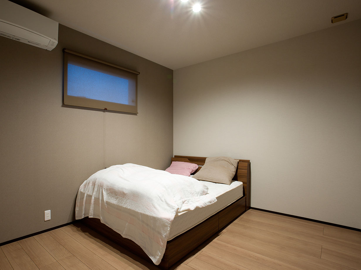 アサヒグローバルホーム 【1000万円台/間取り/ビルトインガレージ/バルコニー】2階の子どものピアノ演奏を吹抜けリビングで聴ける家の建築実例画像9