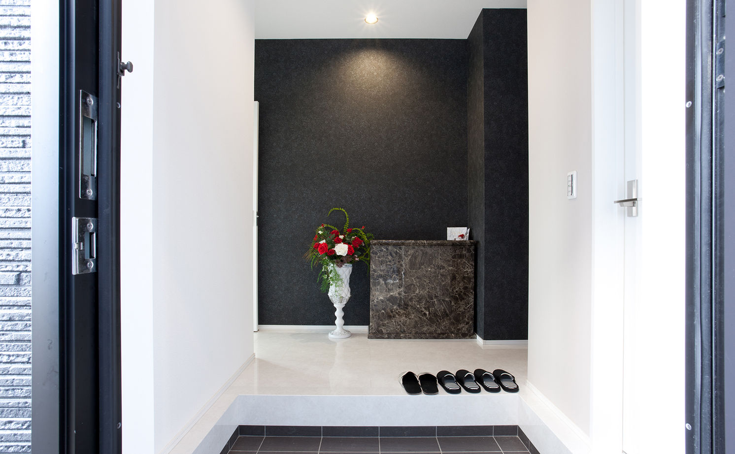 アサヒグローバルホーム 【1000万円台/間取り/約40坪/グレイッシュ外観/土間】南向きの広いリビング×折り上げ天井で開放感抜群の家の建築実例画像4