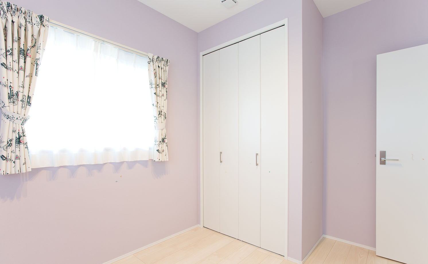 アサヒグローバルホーム 【1000万円台/間取り/約40坪/グレイッシュ外観/土間】南向きの広いリビング×折り上げ天井で開放感抜群の家の建築実例画像10