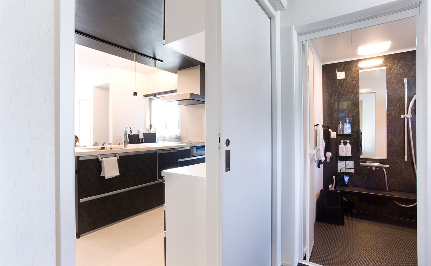 アサヒグローバルホーム 【1000万円台/間取り/約40坪/グレイッシュ外観/土間】南向きの広いリビング×折り上げ天井で開放感抜群の家の建築実例画像11