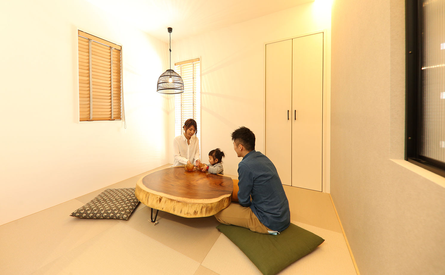 アサヒグローバルホーム 【2000万円台/間取り/30坪台/ガルバリウム外観/モダン】木目×アイアン×吹抜け　木の温もり感じる開放的な家の建築実例画像6