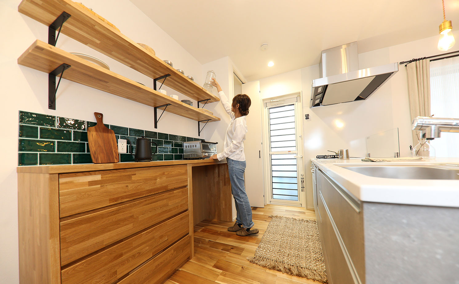 アサヒグローバルホーム 【2000万円台/間取り/30坪台/ガルバリウム外観/モダン】木目×アイアン×吹抜け　木の温もり感じる開放的な家の建築実例画像9