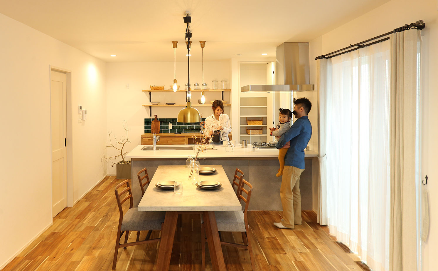 アサヒグローバルホーム 【2000万円台/間取り/30坪台/ガルバリウム外観/モダン】木目×アイアン×吹抜け　木の温もり感じる開放的な家の建築実例画像11