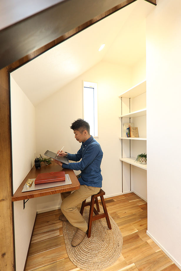 アサヒグローバルホーム 【2000万円台/間取り/30坪台/ガルバリウム外観/モダン】木目×アイアン×吹抜け　木の温もり感じる開放的な家の建築実例画像13