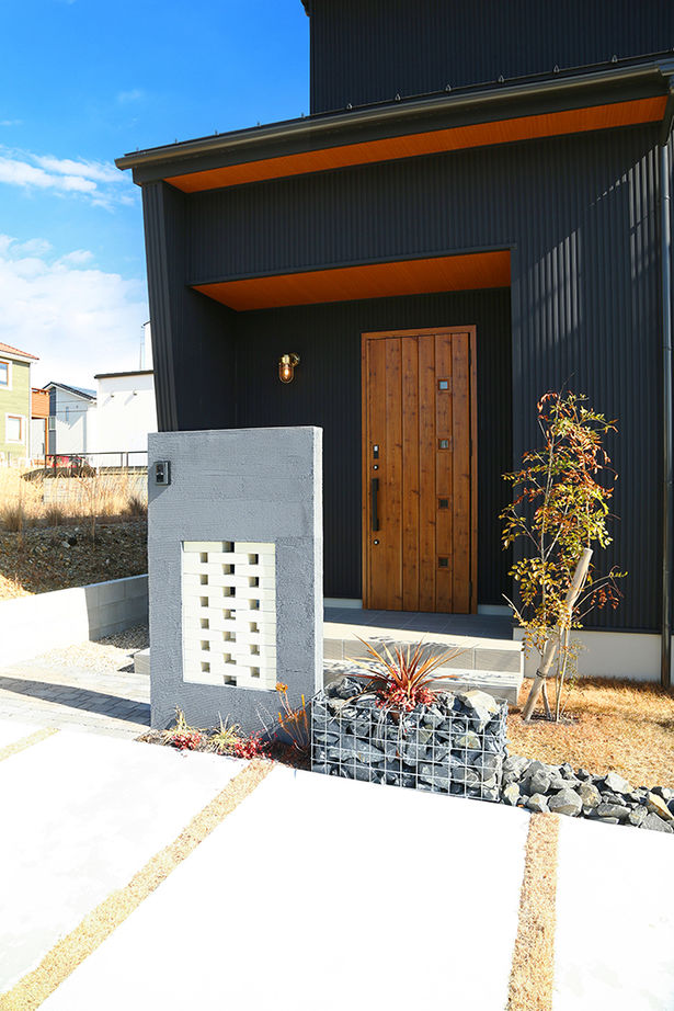 アサヒグローバルホーム 【2000万円台/間取り/30坪台/ガルバリウム外観/モダン】木目×アイアン×吹抜け　木の温もり感じる開放的な家の建築実例画像16