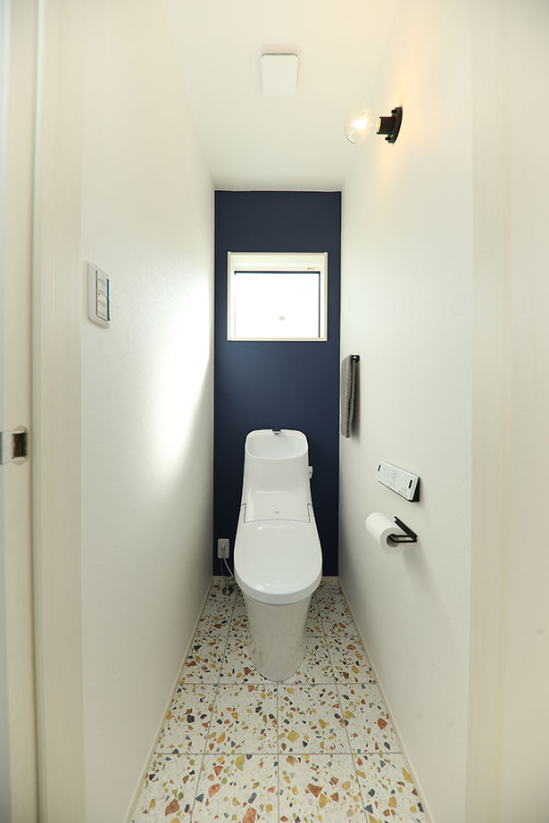 アサヒグローバルホーム 【2000万円台/間取り/30坪台/ガルバリウム外観/モダン】木目×アイアン×吹抜け　木の温もり感じる開放的な家の建築実例画像17