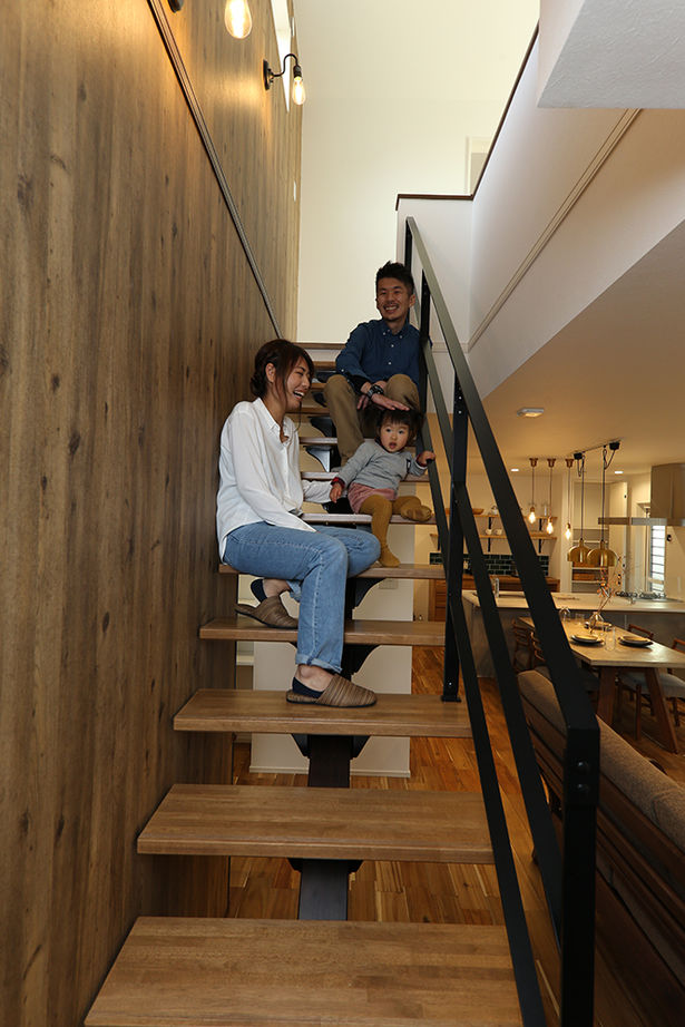 アサヒグローバルホーム 【2000万円台/間取り/30坪台/ガルバリウム外観/モダン】木目×アイアン×吹抜け　木の温もり感じる開放的な家の建築実例画像18