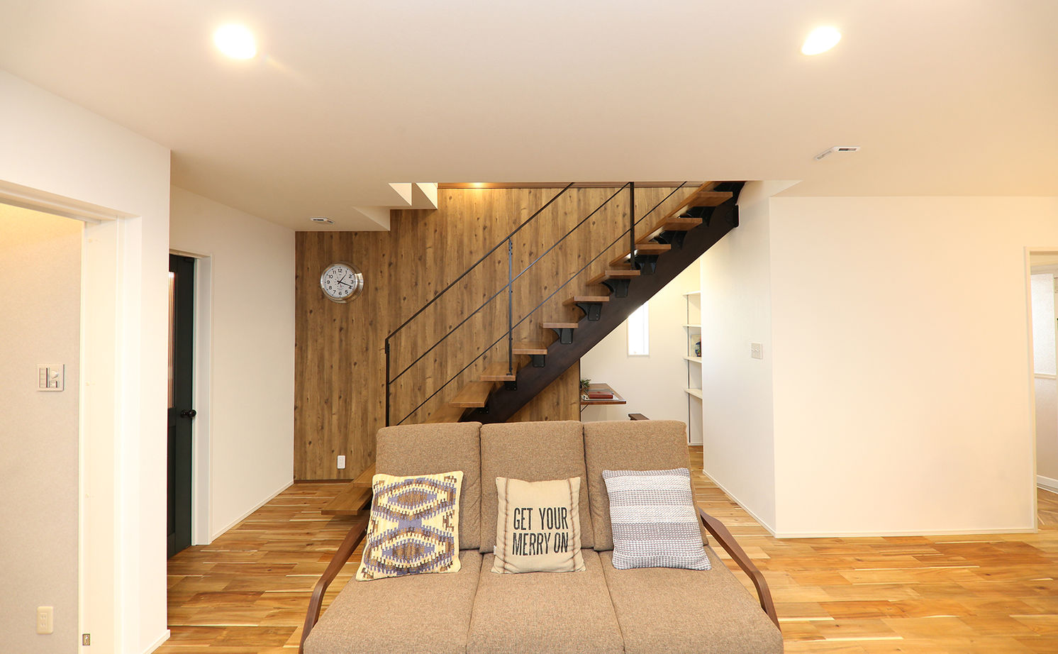 アサヒグローバルホーム 【2000万円台/間取り/30坪台/ガルバリウム外観/モダン】木目×アイアン×吹抜け　木の温もり感じる開放的な家の建築実例画像19