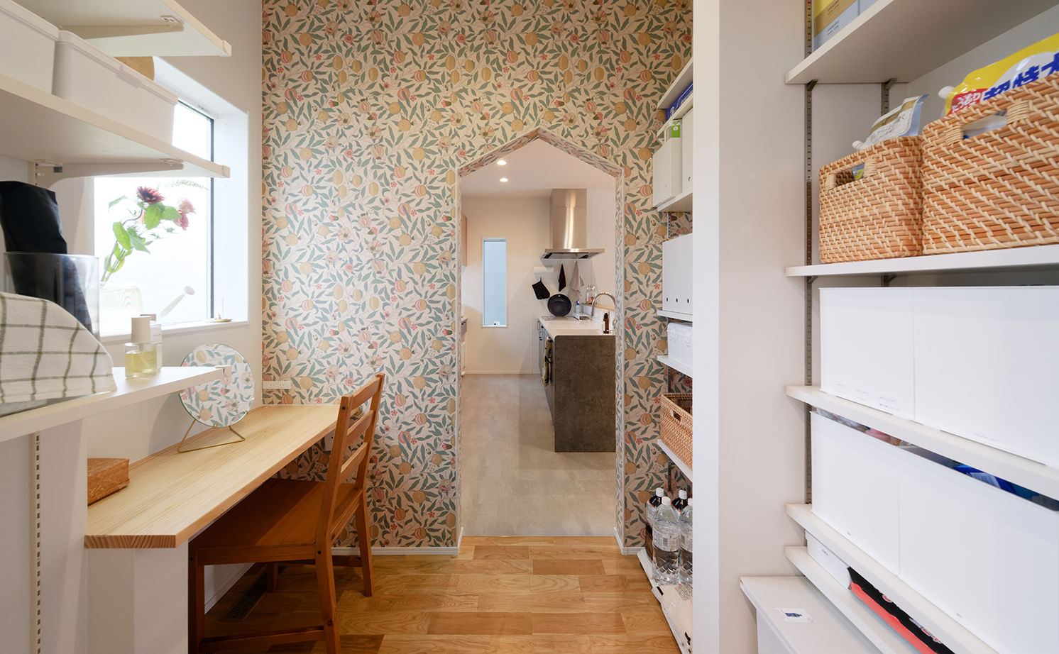 アサヒグローバルホーム 【1000万円台/間取り/30坪台/グレー外観/土間】充実仕様が決め手！1階で洗濯～片付け完結。家事時間1/2の家の建築実例画像4