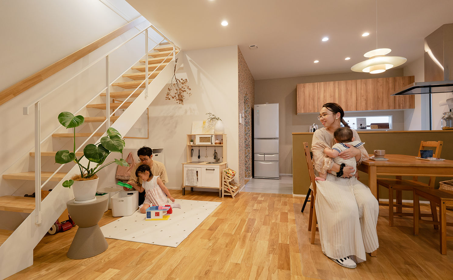 アサヒグローバルホーム 【1000万円台/間取り/30坪台/グレー外観/土間】充実仕様が決め手！1階で洗濯～片付け完結。家事時間1/2の家の建築実例画像6