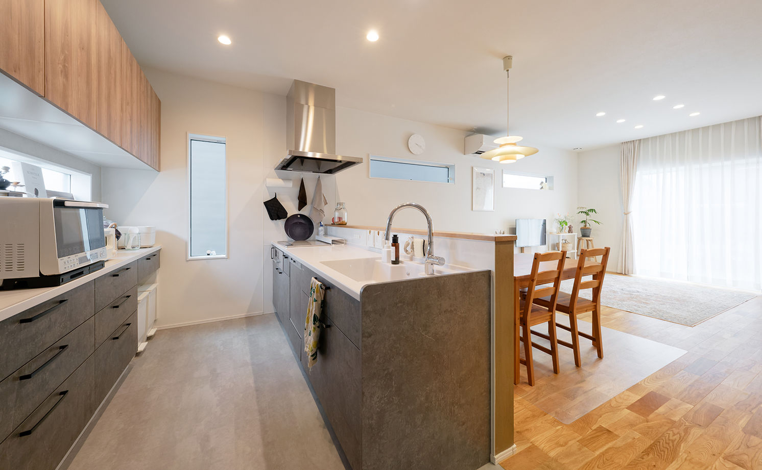 アサヒグローバルホーム 【1000万円台/間取り/30坪台/グレー外観/土間】充実仕様が決め手！1階で洗濯～片付け完結。家事時間1/2の家の建築実例画像11