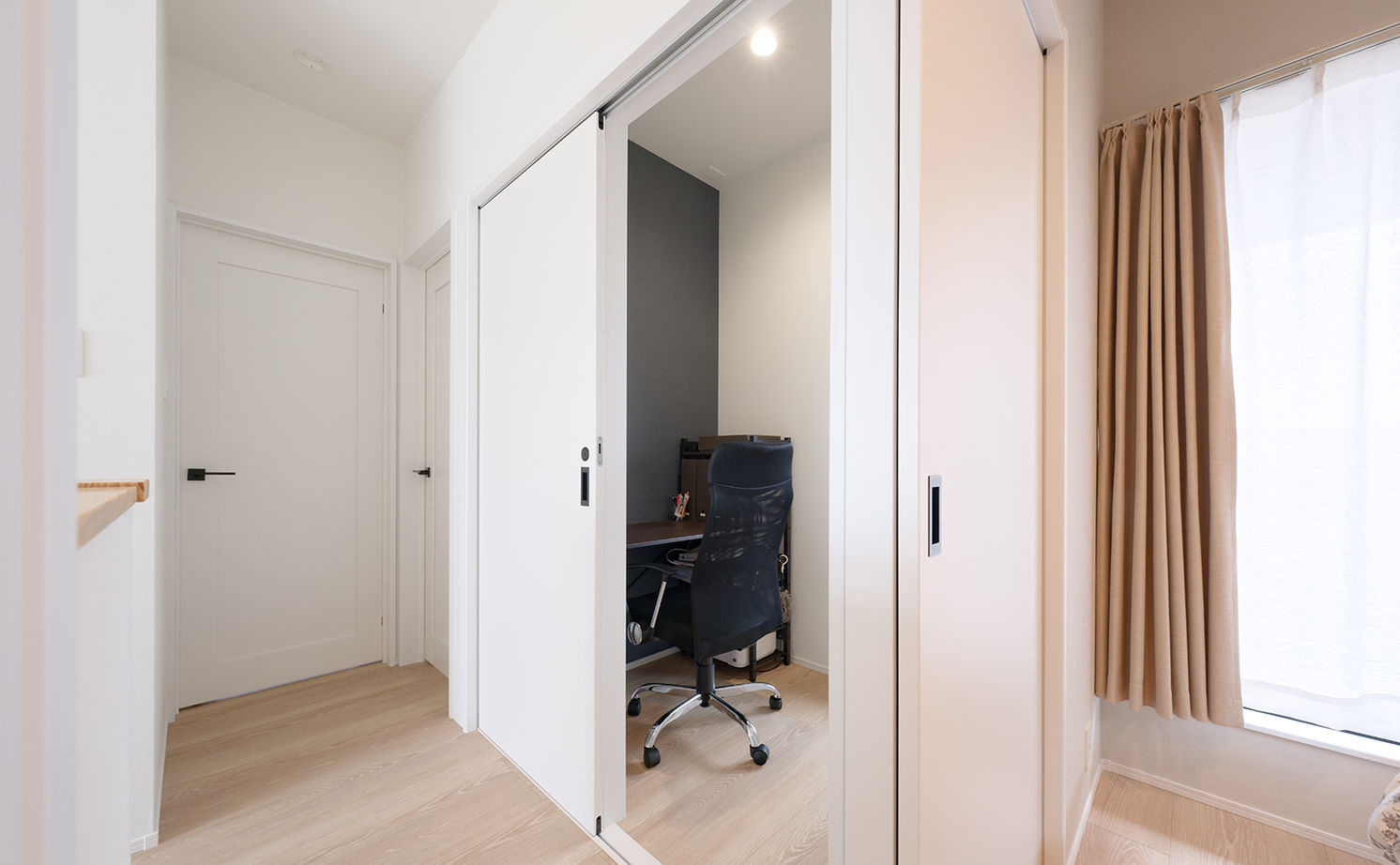 アサヒグローバルホーム 【1000万円台/間取り/30坪台/グレー外観/土間】充実仕様が決め手！1階で洗濯～片付け完結。家事時間1/2の家の建築実例画像16