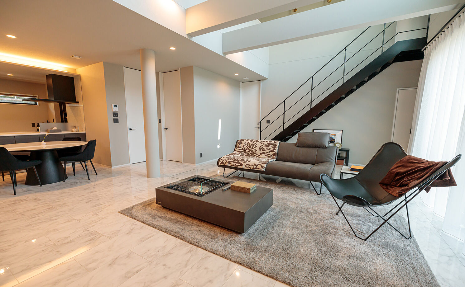 アサヒグローバルホーム 【3000万円台/間取り/60坪台/ガレージ】広大な敷地に建つラグジュアリーなガレージハウスの建築実例画像3