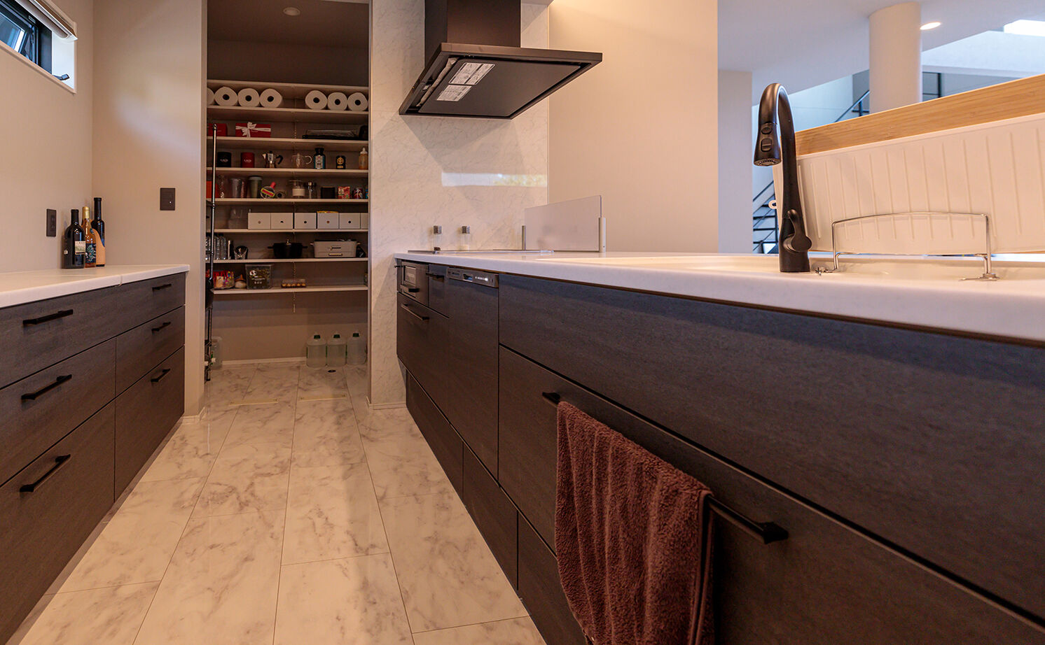 アサヒグローバルホーム 【3000万円台/間取り/60坪台/ガレージ】広大な敷地に建つラグジュアリーなガレージハウスの建築実例画像4