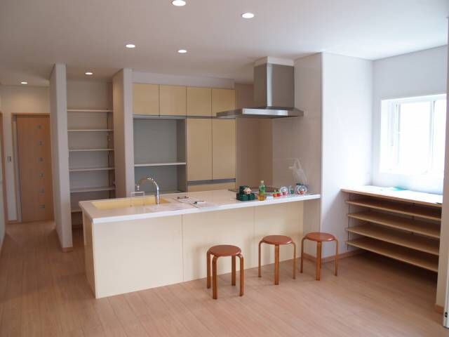 光英住宅 多数の造作家具を使用したエコロジー二世帯住宅の建築実例画像1