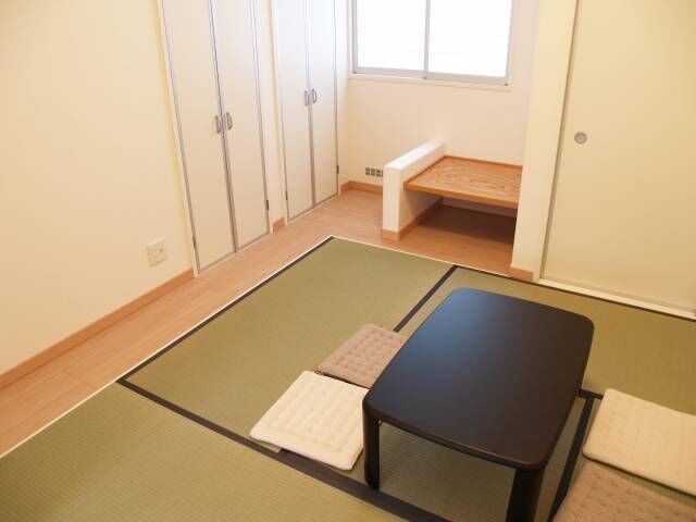 光英住宅 多数の造作家具を使用したエコロジー二世帯住宅の建築実例画像2