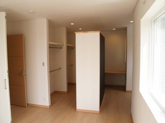 光英住宅 多数の造作家具を使用したエコロジー二世帯住宅の建築実例画像3