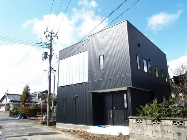 光英住宅 ガルバリウム＆箱型＆モノトーンでシンプルモダンな外観が美しい、おしゃれな別棟型二世帯住宅の建築実例画像5