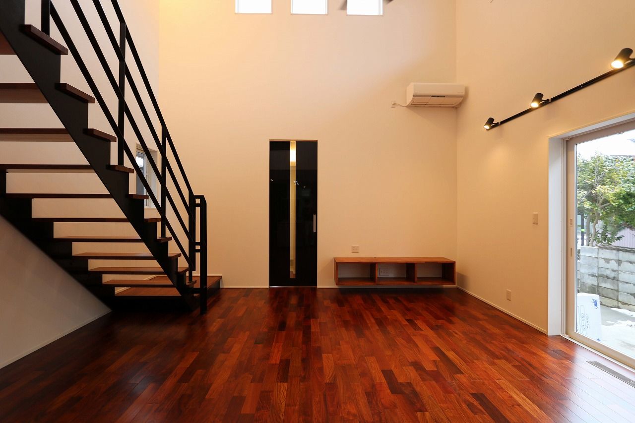 光英住宅 【2500万円】ダイナミックな吹き抜けがもたらす抜群の開放感が、心を解きほぐす住まいの建築実例画像