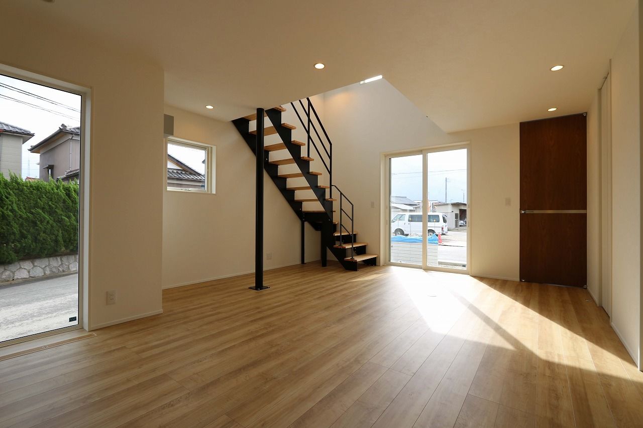 光英住宅 一体感あるLDKの大空間+伸びやかな吹き抜けが気持ちいい家の建築実例画像
