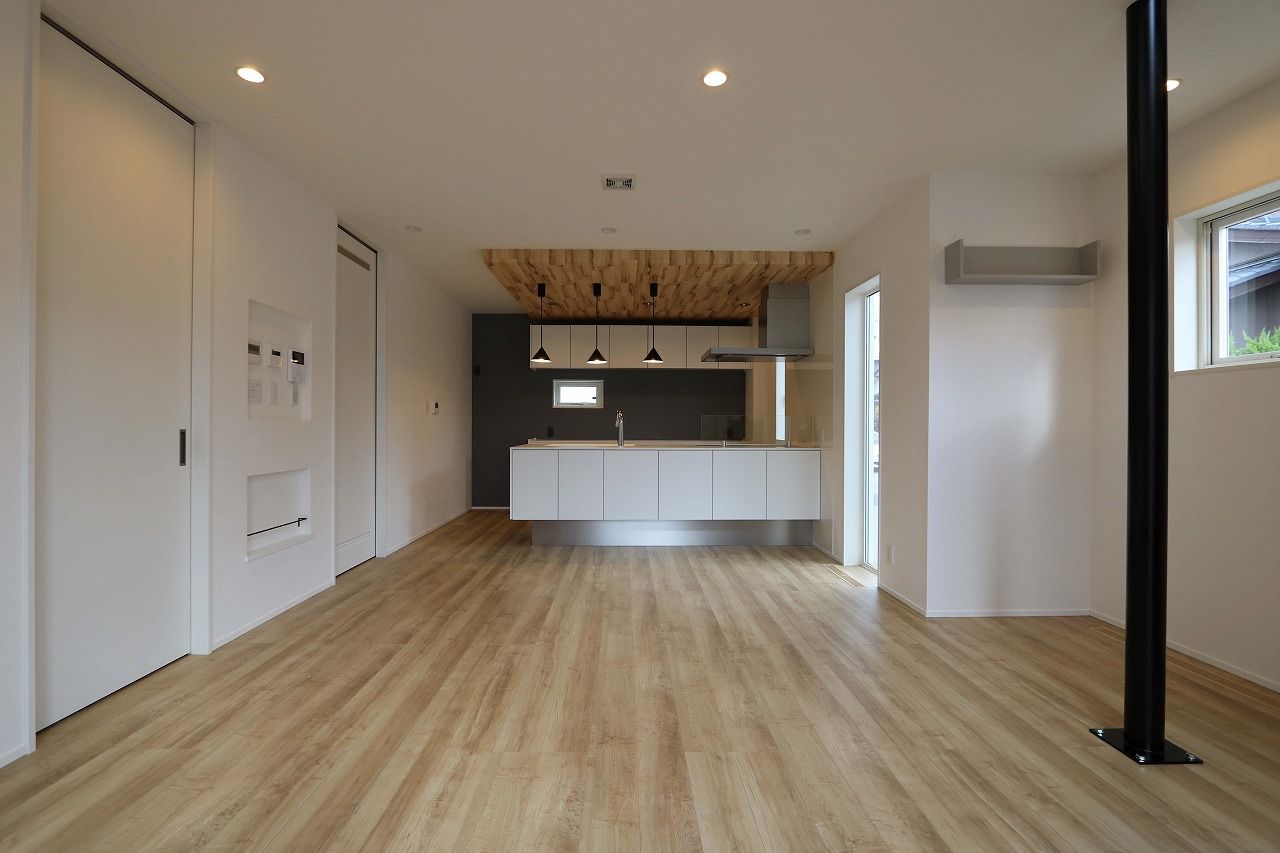 光英住宅 一体感あるLDKの大空間+伸びやかな吹き抜けが気持ちいい家の建築実例画像2