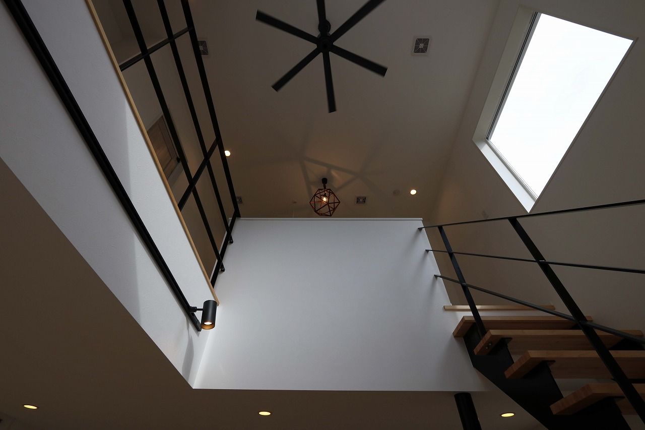 光英住宅 一体感あるLDKの大空間+伸びやかな吹き抜けが気持ちいい家の建築実例画像5