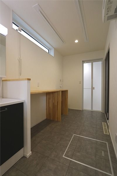 光英住宅 外張り断熱と内断熱のW断熱で一年中快適。クールな雰囲気をまとうインナーガレージのある家の建築実例画像6