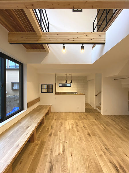 光英住宅 【本体価格2,600万円】無垢材を使用したオーガニックテイストの吹き抜けリビングのある家の建築実例画像2