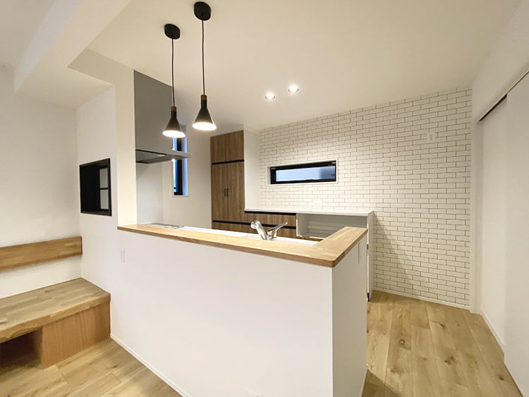 光英住宅 【本体価格2,600万円】無垢材を使用したオーガニックテイストの吹き抜けリビングのある家の建築実例画像3