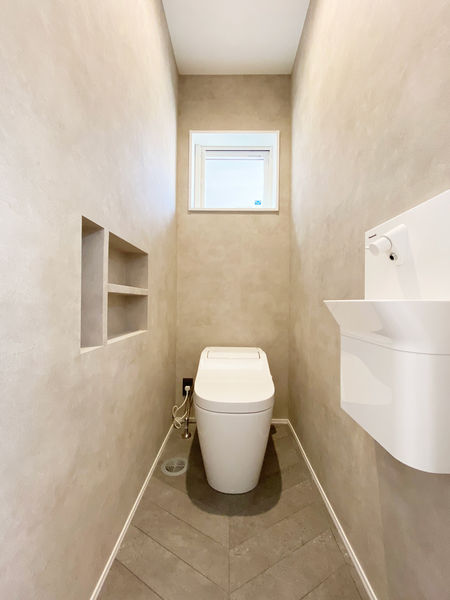 光英住宅 【本体価格2,300万円】吹き抜けから望む青空と木目の天井がマッチした高性能デザイン住宅の建築実例画像6