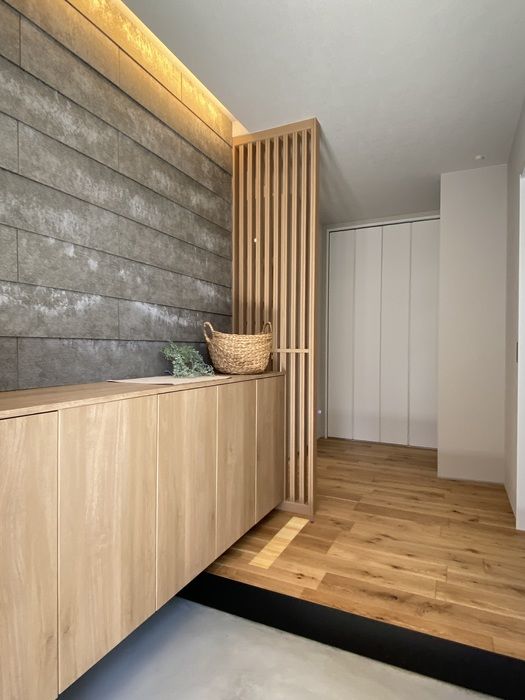 光英住宅 和と洗練が調和。木目調の外観、上質な空間。高めの腰壁の収納、機能的な洗面台。居心地の良い住まいの建築実例画像3