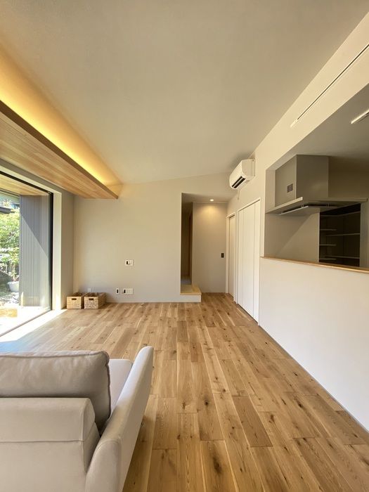 光英住宅 和と洗練が調和。木目調の外観、上質な空間。高めの腰壁の収納、機能的な洗面台。居心地の良い住まいの建築実例画像5