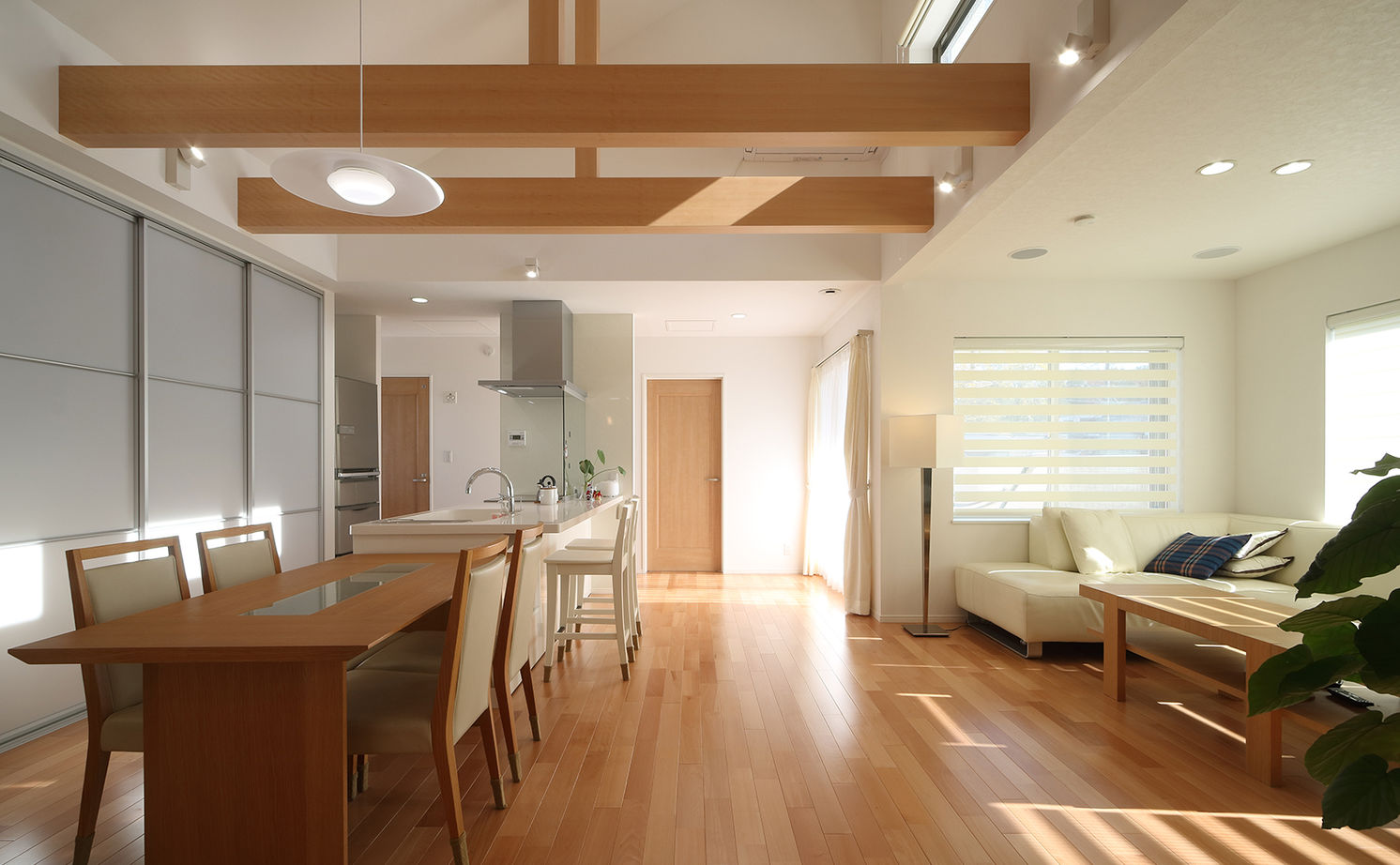 アエラホーム 【間取り図/60坪台/吹き抜け】それぞれの家族のライフスタイルで適度な距離感で暮らす、完全分離二世帯住宅の建築実例画像4