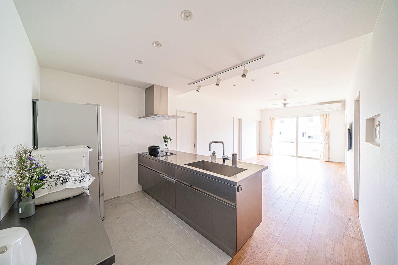 アエラホーム 【1000万円台/20坪台/間取り図/平屋】10寸勾配屋根が目印！大きな窓から陽光が降り注ぐ明るい平屋の建築実例画像2