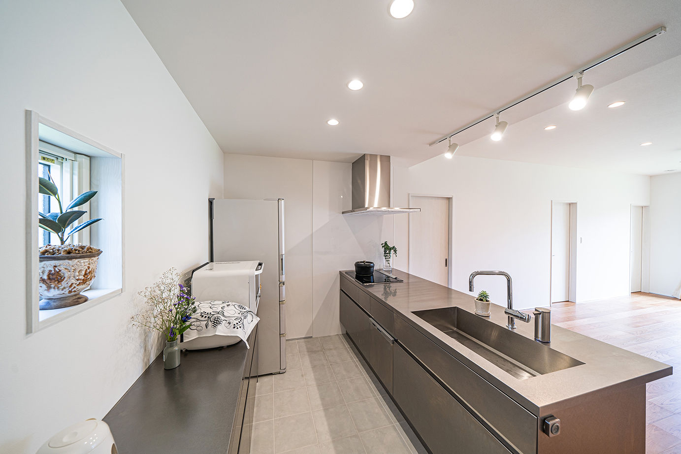 アエラホーム 【1000万円台/20坪台/間取り図/平屋】10寸勾配屋根が目印！大きな窓から陽光が降り注ぐ明るい平屋の建築実例画像3