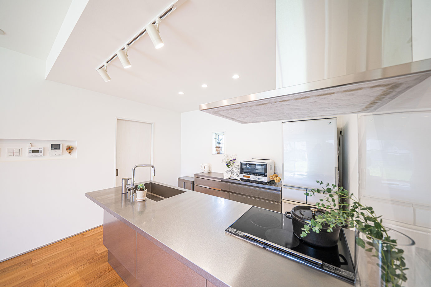 アエラホーム 【1000万円台/20坪台/間取り図/平屋】10寸勾配屋根が目印！大きな窓から陽光が降り注ぐ明るい平屋の建築実例画像4