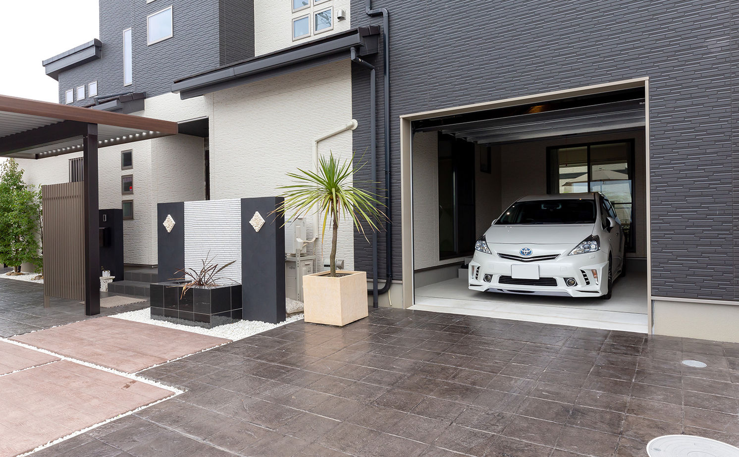 アエラホーム 【3000万円台/40坪台/間取り図】室内から愛車を眺めるビルトインガレージが自慢 家族が繋がる二世帯住宅の建築実例画像3