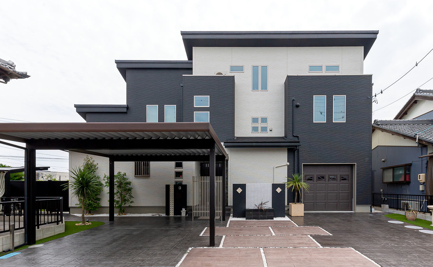 アエラホーム 【3000万円台/40坪台/間取り図】室内から愛車を眺めるビルトインガレージが自慢 家族が繋がる二世帯住宅の建築実例画像7