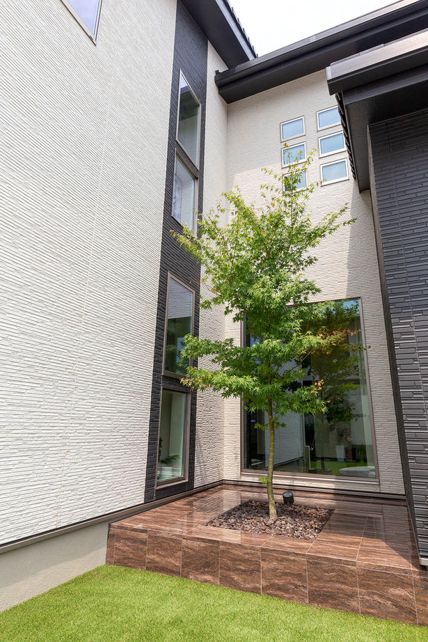 アエラホーム 【3000万円台/40坪台/間取り図】室内から愛車を眺めるビルトインガレージが自慢 家族が繋がる二世帯住宅の建築実例画像10