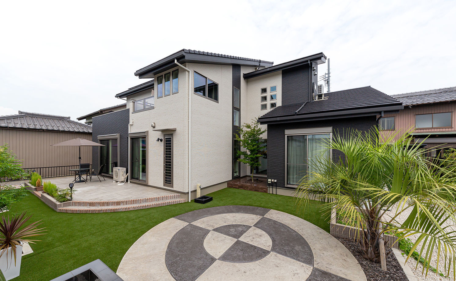 アエラホーム 【3000万円台/40坪台/間取り図】室内から愛車を眺めるビルトインガレージが自慢 家族が繋がる二世帯住宅の建築実例画像11