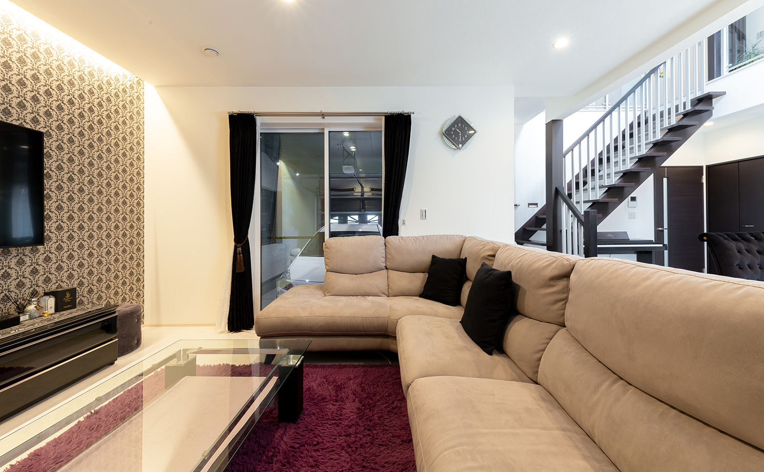 アエラホーム 【3000万円台/40坪台/間取り図】室内から愛車を眺めるビルトインガレージが自慢 家族が繋がる二世帯住宅の建築実例画像13