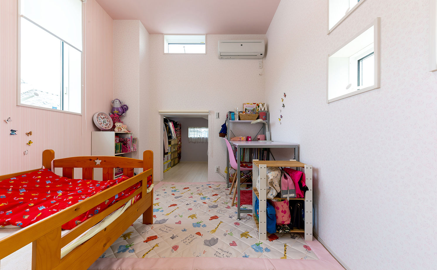 アエラホーム 【3000万円台/40坪台/間取り図】室内から愛車を眺めるビルトインガレージが自慢 家族が繋がる二世帯住宅の建築実例画像16